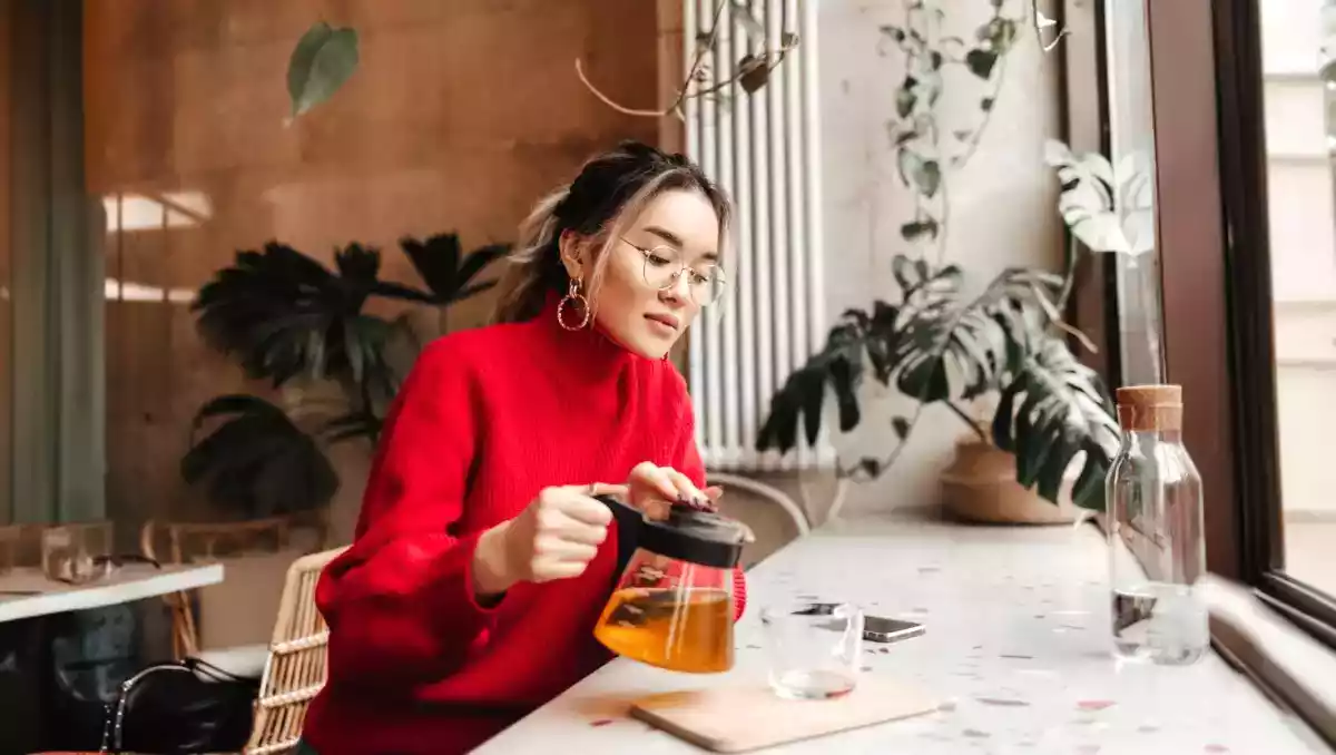 Functional teas for the whole day: Hydrate, deflate and balance your body naturally!