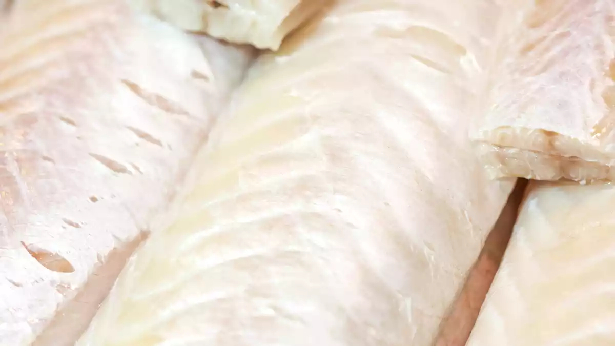 How to desalinate cod. Patience, cold water and know-how. This is how a chef would do it