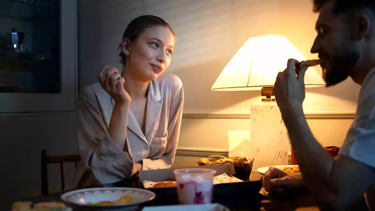 Does eating late at night really make you fat?