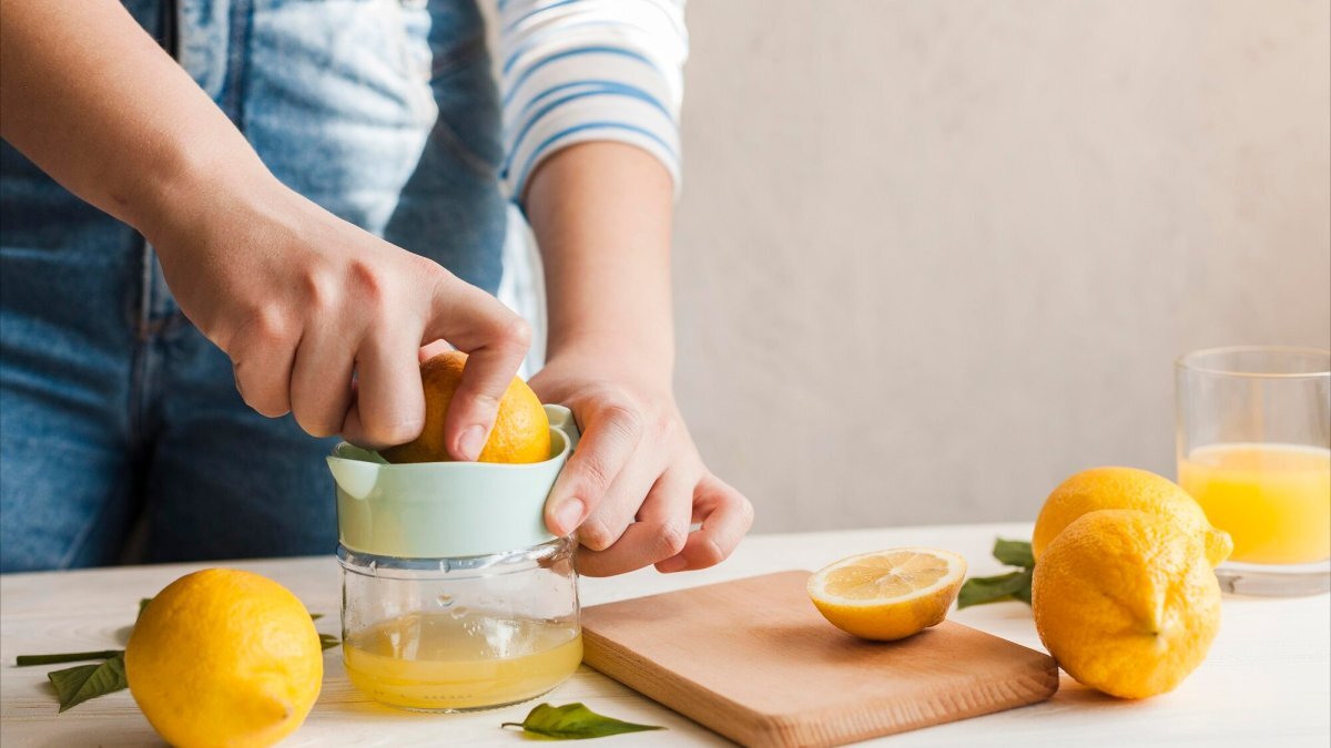 How to extract more juice from lemon: quick and easy tips