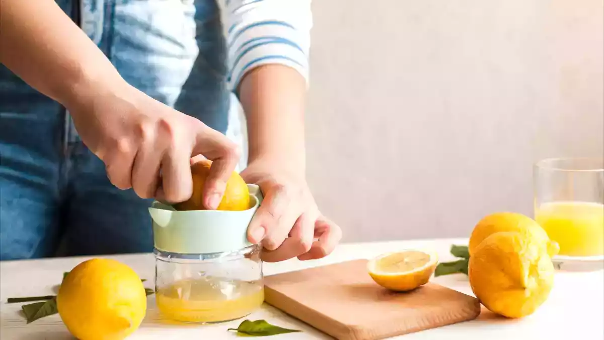 How to extract more juice from lemon: quick and easy tips