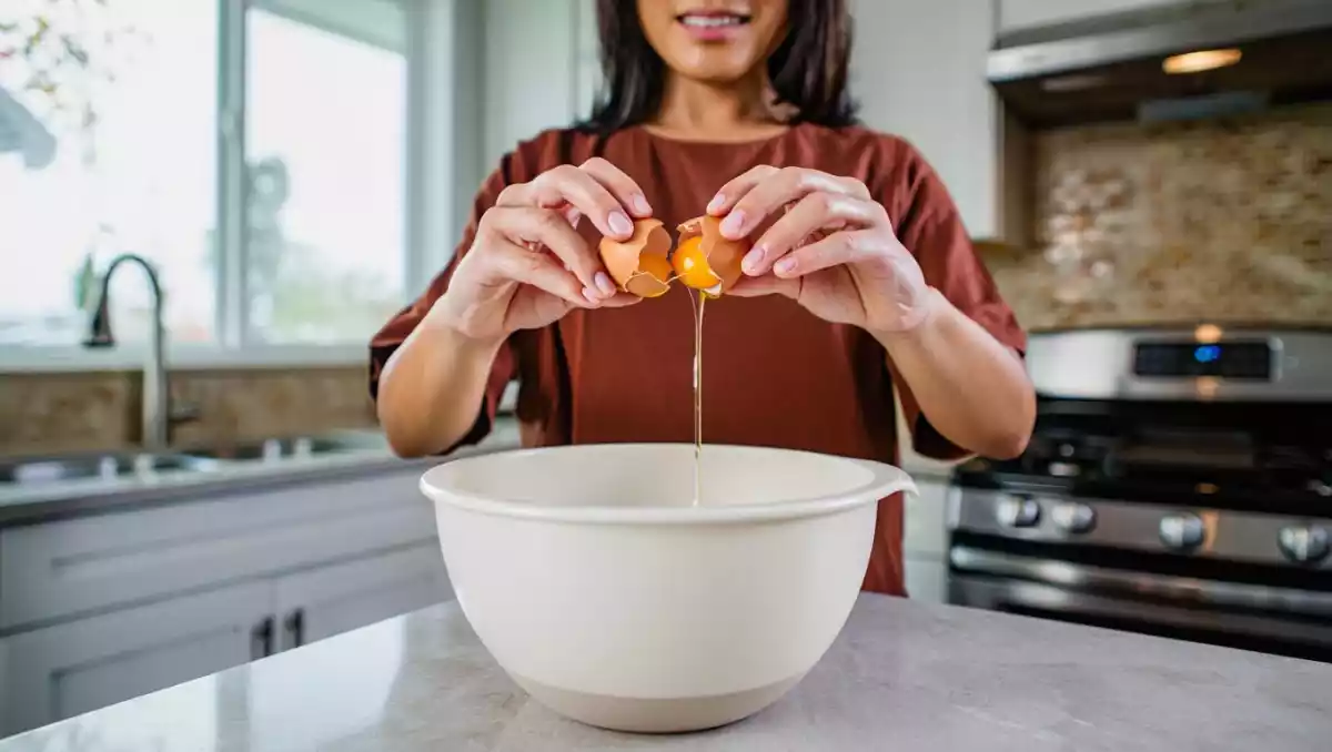 This is the right way to crack an egg (and avoid shells in your food!)