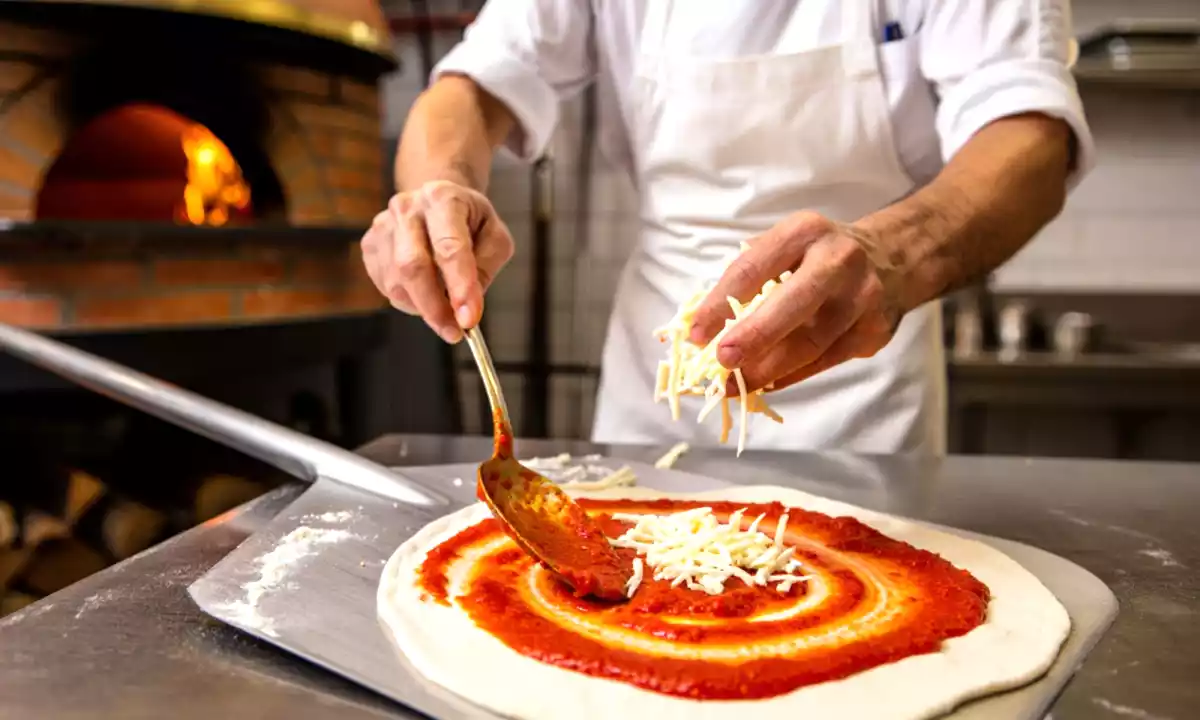 Goodbye traditional mozzarella cheese? Here comes vegan cheese on pizza