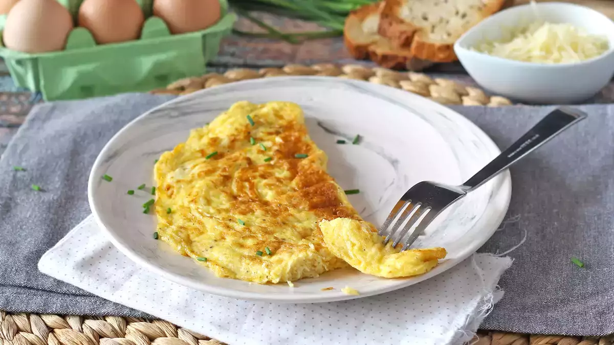 Master the Art of the Omelette: Avoid These Simple Errors to avoid breaking it