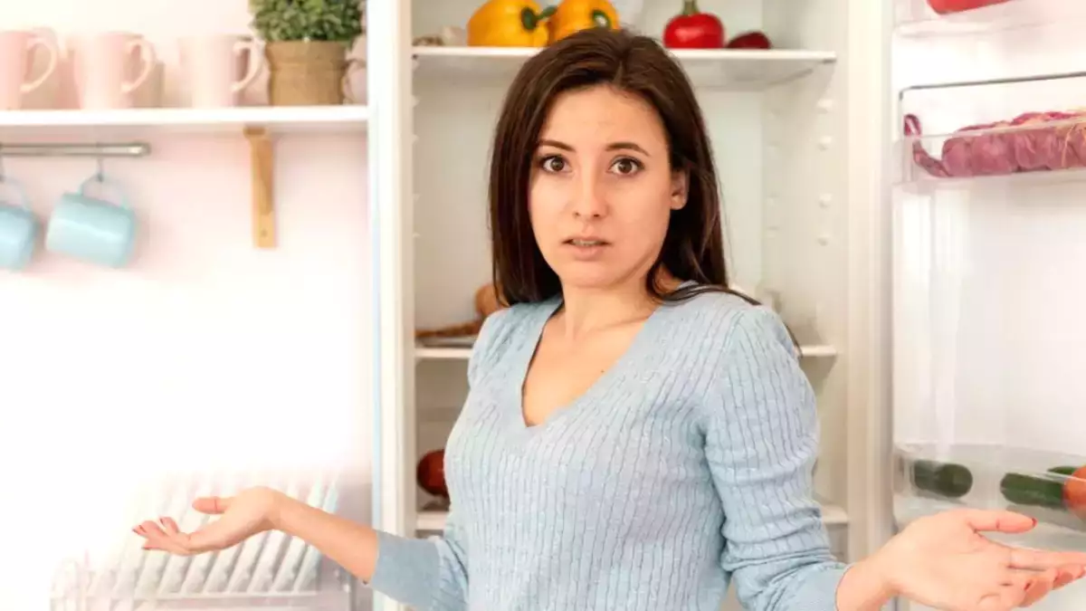 Do you keep hot food in the fridge? Beware: the risk to your health (and your fridge) is real!