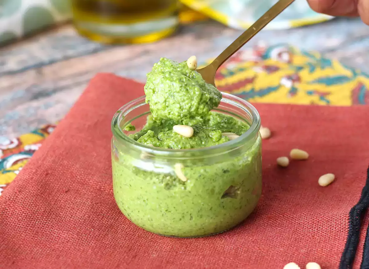 Why arugula can dethrone basil in this pesto (and save your budget!)