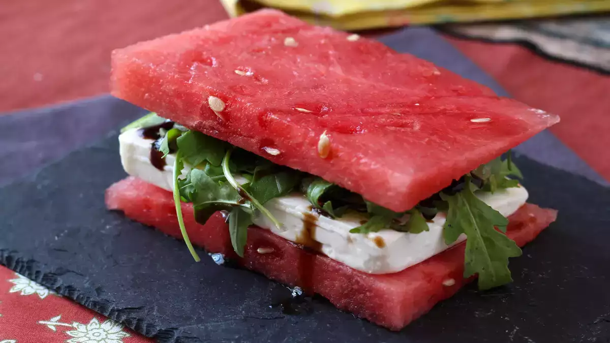 The watermelon sandwich: a fresh and surprising recipe that's got TikTok buzzing!