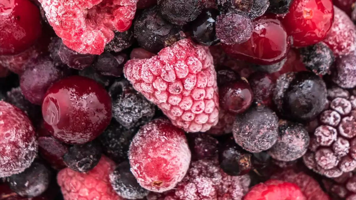 Freezing fruit like this changes everything (and nobody talks about it)
