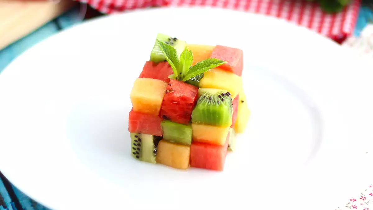 The creative fruit salad that will win your guests over in summer!