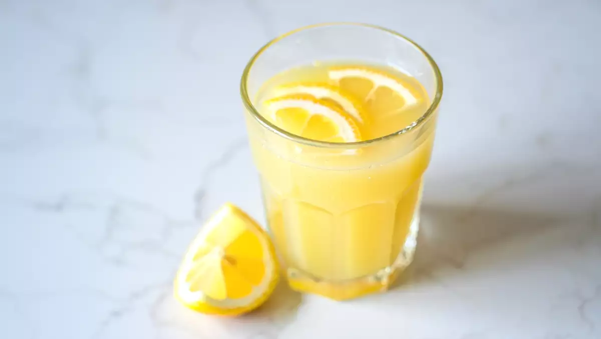 Does drinking lemon juice on an empty stomach really make you slim? Myth or reality?