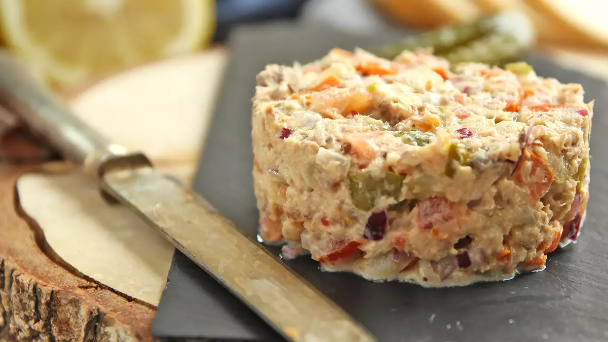 Turn a can of sardines into a restaurant-worthy pâté (simple, cheap and ready in 5 minutes)