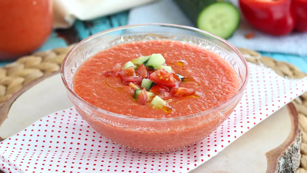 If you've been to Spain you've definitely tasted it: here's how to make real gazpacho at home in 10 minutes!