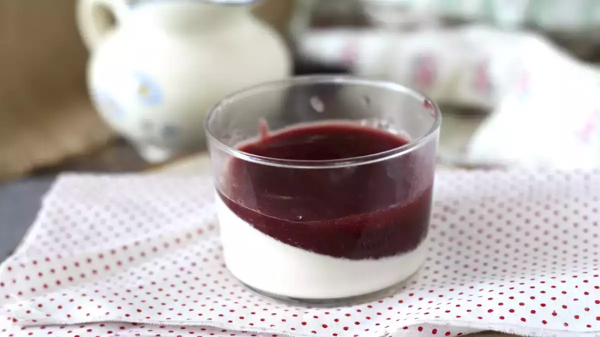 Master the art of panna cotta with these 5 essential secrets for a creamy and elegant dessert