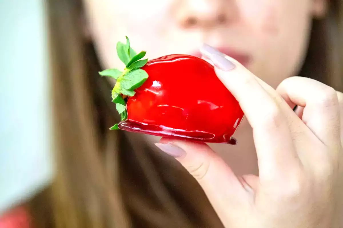 The secret behind strawberry love: how to make your berries look crisp, glossy, and irresistible