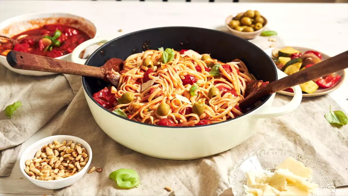 Forget the pot of water: here’s what happens when you cook pasta right in the sauce itself