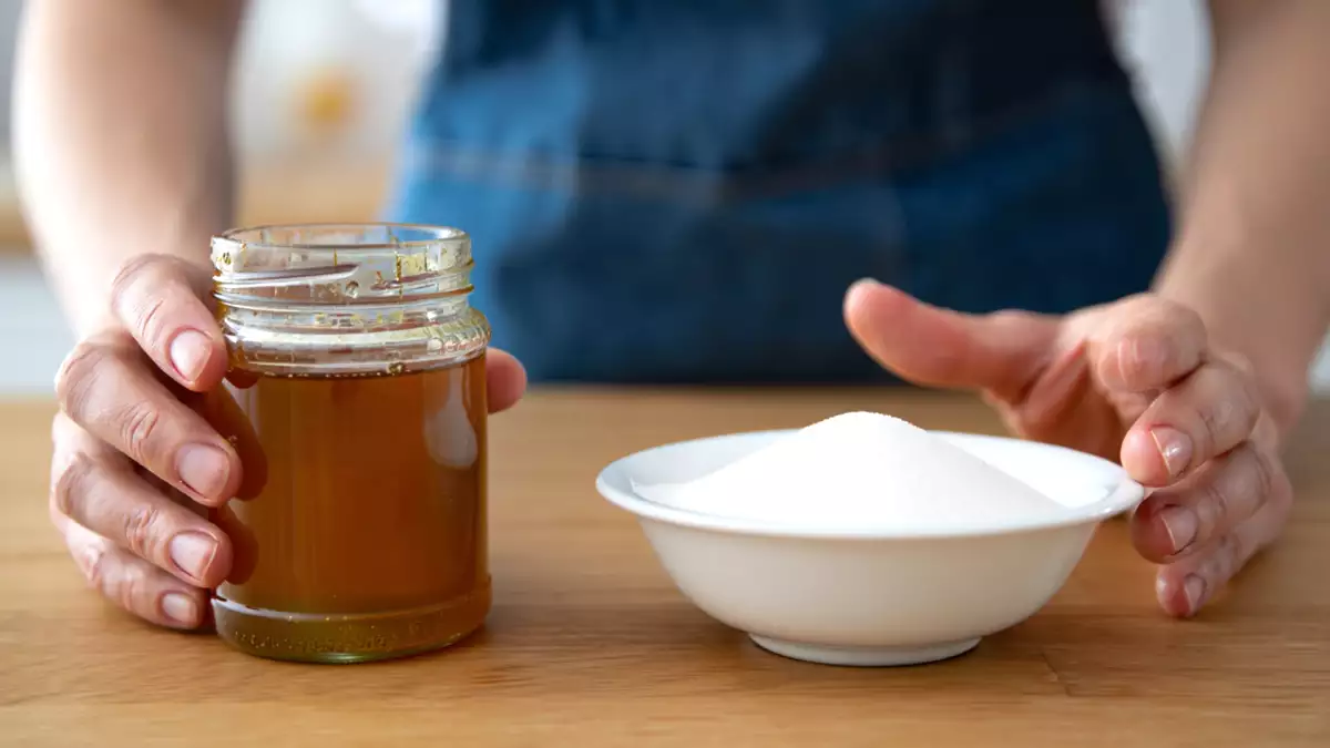Honey or Sugar? Discover the truths and myths about these two sweeteners and their real benefits