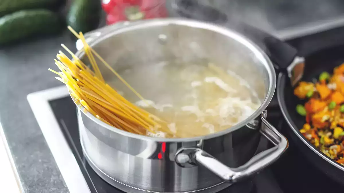 Everyone talks about pasta water… but few know why it’s the key to a restaurant-quality dish