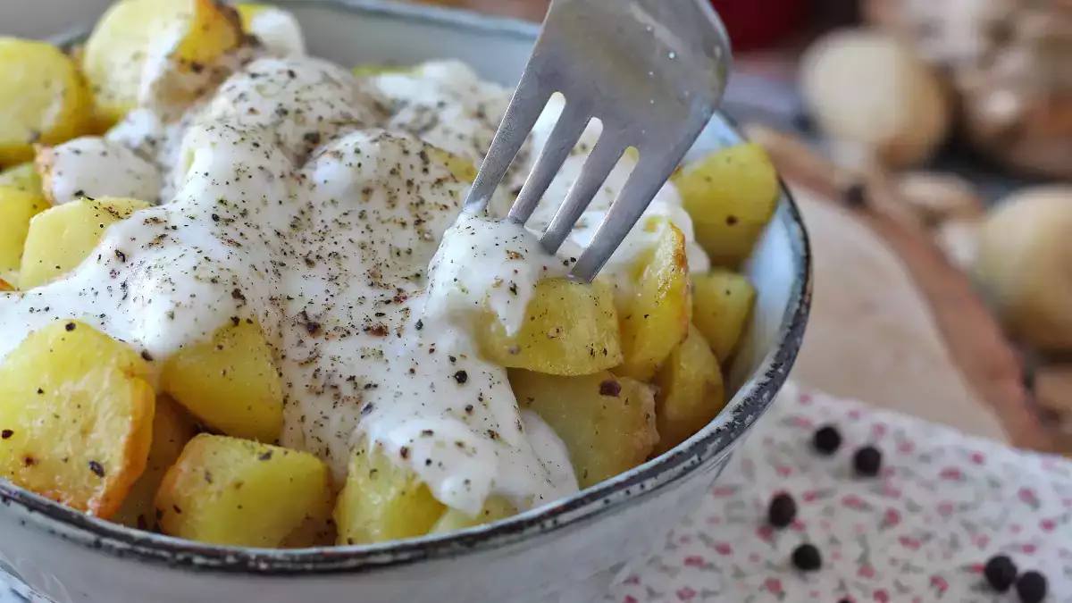 Potatoes go gourmet in this baked cacio e pepe recipe: simple to make, impossible to forget