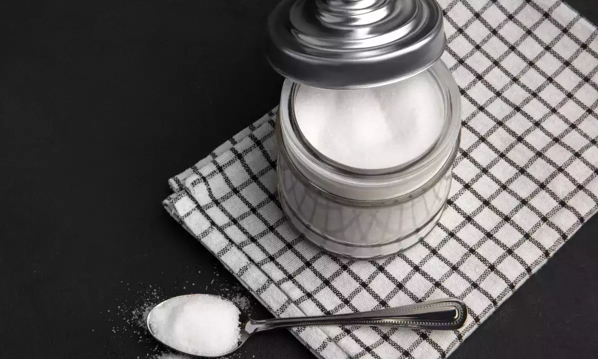 You who always keep sugar in the same jar, this is how it gets spoiled without your knowing it