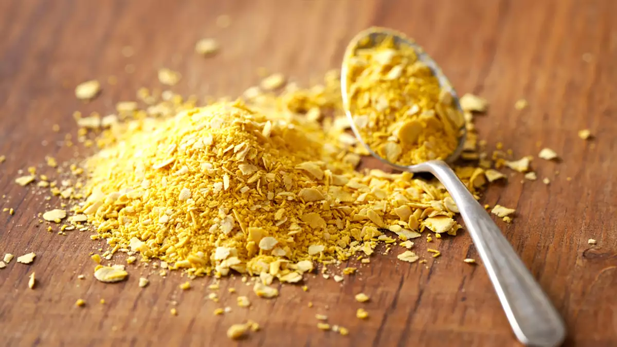 Nutritional yeast: the condiment that imitates cheese and can boost your body without you noticing