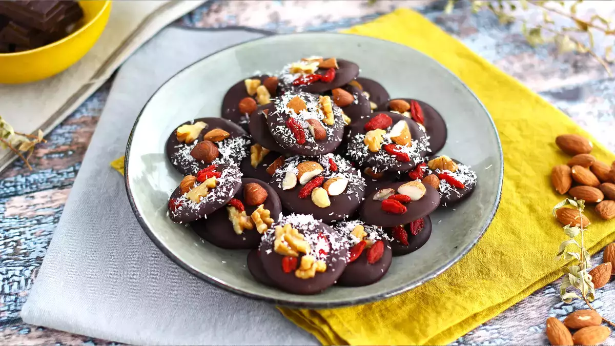 23 Christmas cookies and chocolates to give... or keep for yourself
