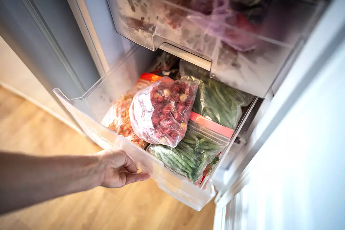 Put aluminum foil in the freezer: the little-known trick that reduces energy consumption