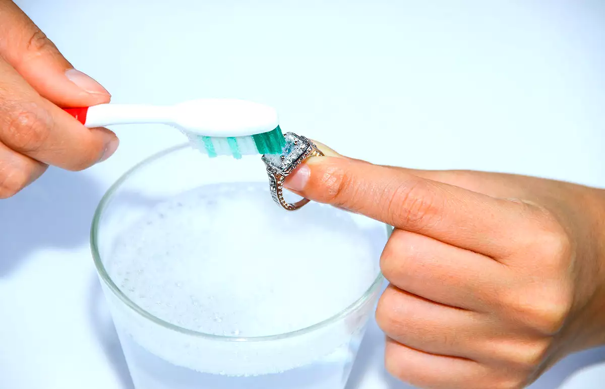 Jeweler reveals how to restore shine to jewelry using a simple pantry product