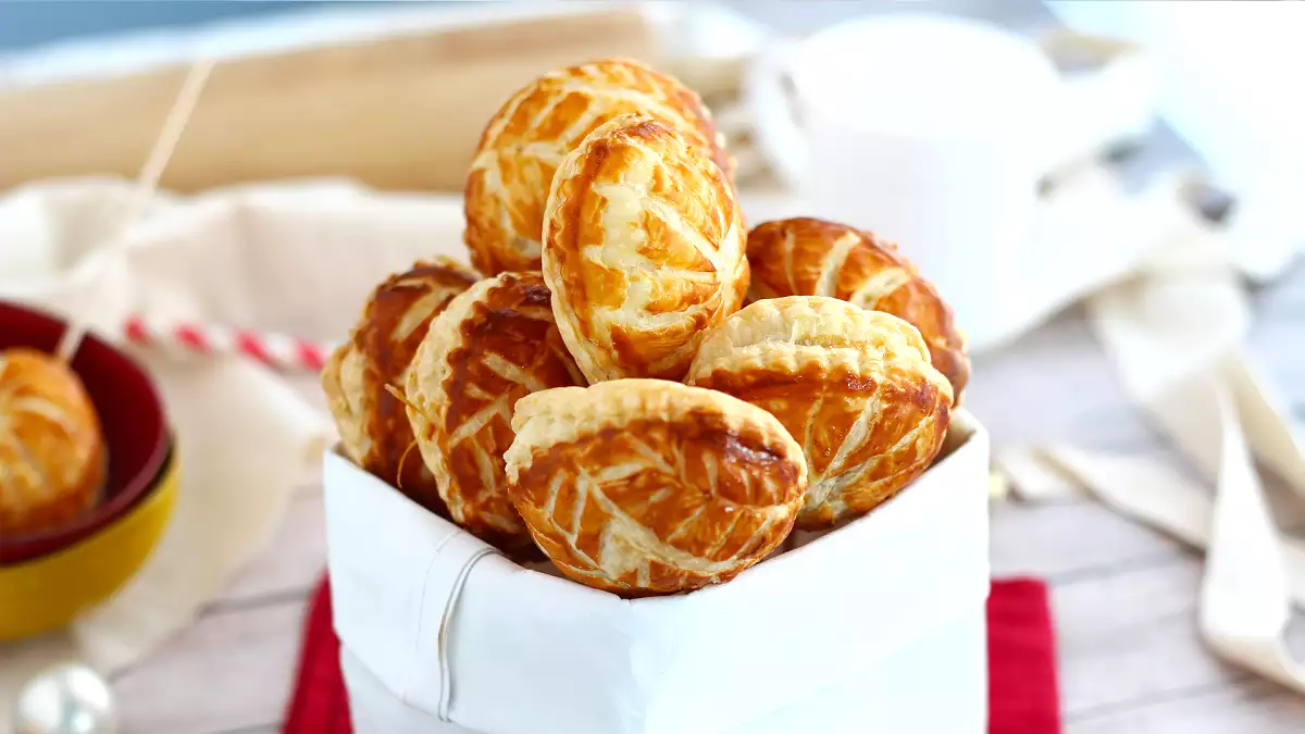The perfect dessert for Epiphany: easy, crispy and super yummy mini pies