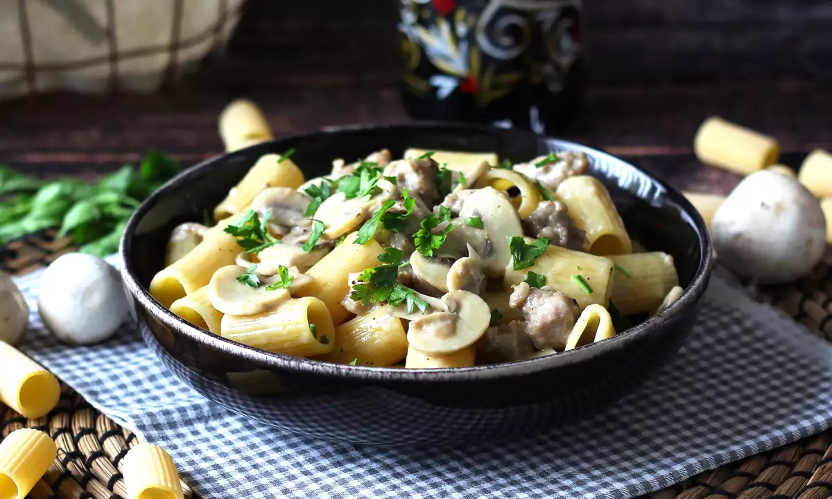 Creamy mushroom and sausage pasta: the secret to making it velvety (and the trick to keep it from drying out)