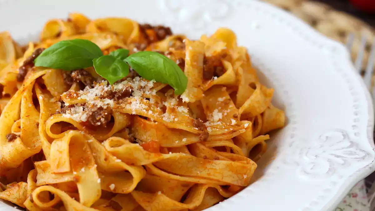 Here's why this homemade bolognese sauce makes pasta a thousand times better