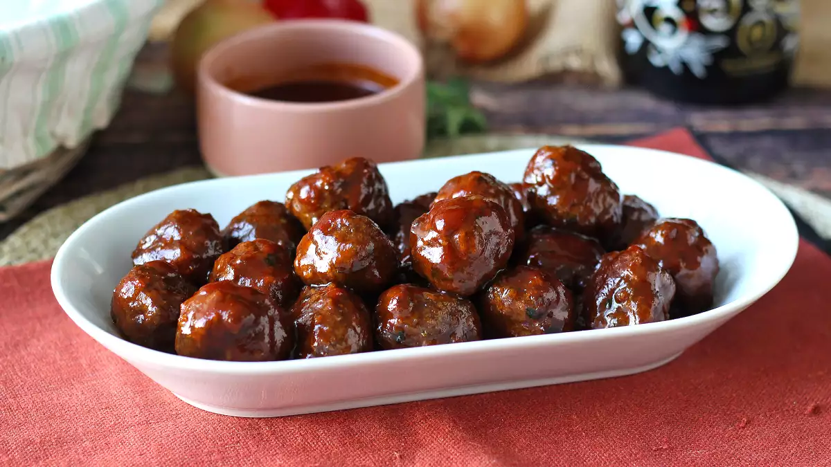 Meatballs in air fryer with sweet-and-sour barbecue-style sauce: the easy and irresistible recipe perfect for dinner and appetizers (ready in less than 30 minutes)