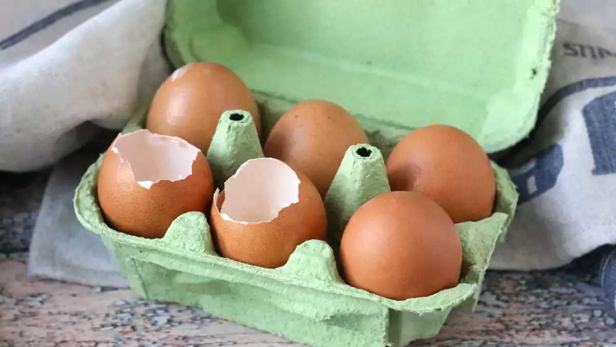 What you do with eggshells could contaminate kitchen surfaces and spread bacteria, how to avoid it
