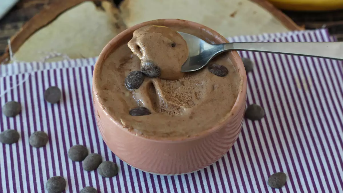 Daily Menu, May 22: a delightful journey from samosas to stuffed chicken and chocolate ice cream