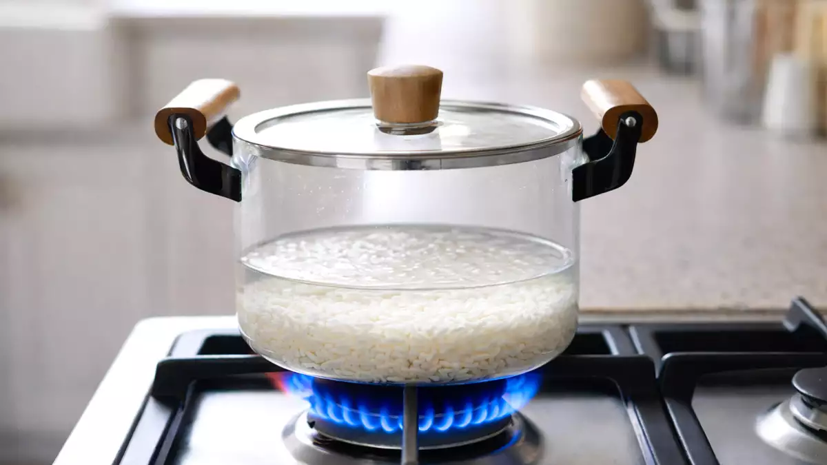How to cook rice without measuring water: a surprising kitchen trick for reliably loose, not-sticky rice