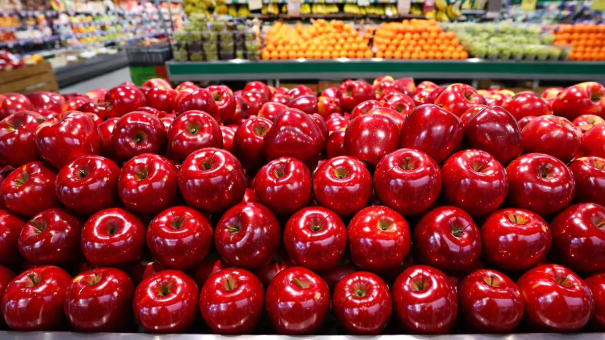 Why supermarket apples are so shiny? What experts say about wax, pesticides, safety and washing