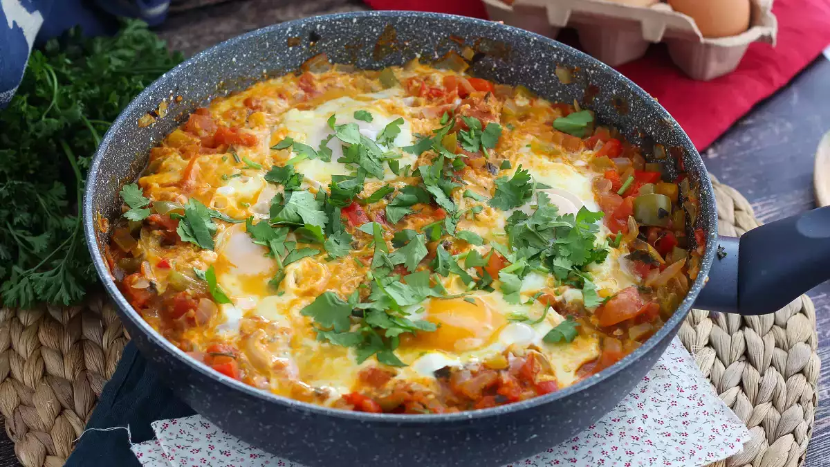What to cook when you have almost nothing at home? These 7 simple recipes save any meal effortlessly