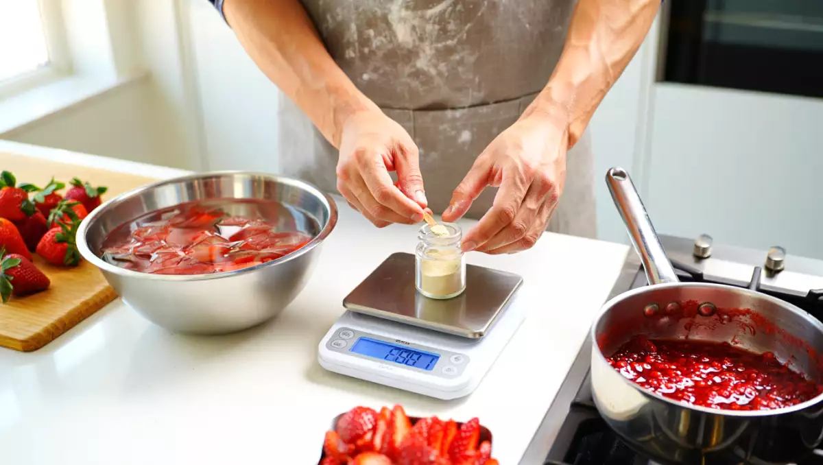 Agar-agar or gelatine: how do you convert without messing up your desserts?