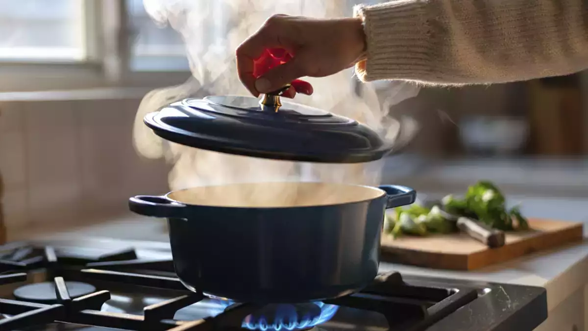 Cover the pot or not? This simple timing trick locks in flavor, texture and moisture in every meal