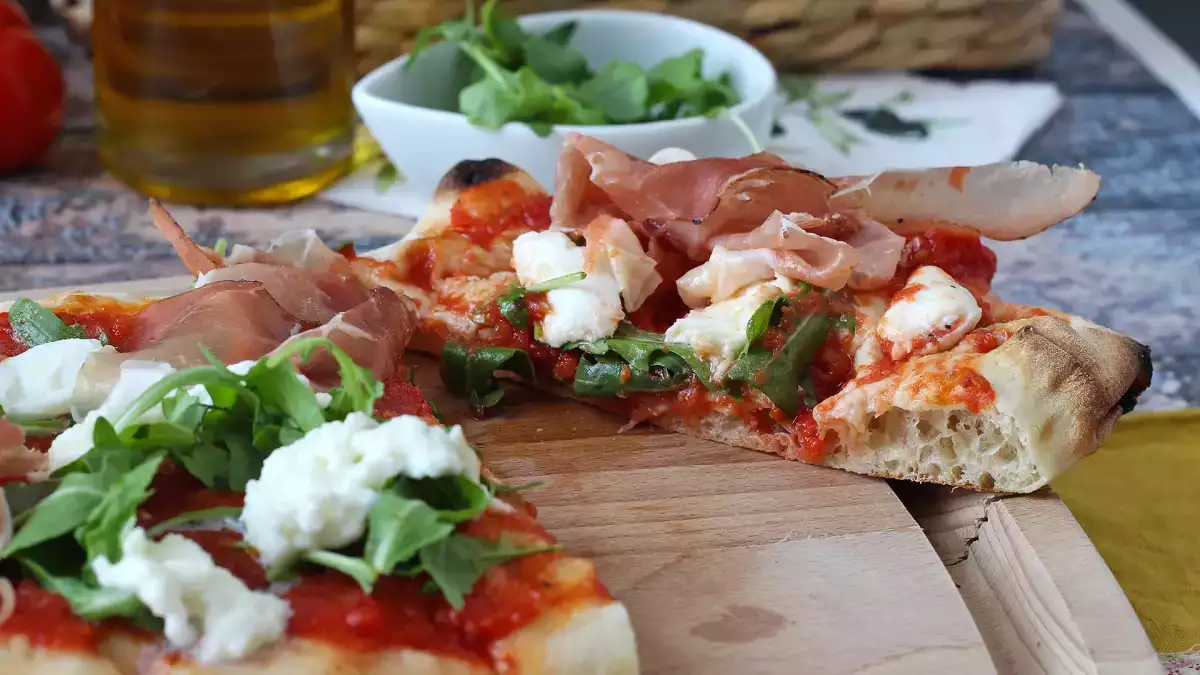 Craving pizza? Discover pinsa: lighter, delicious, and ready in just minutes