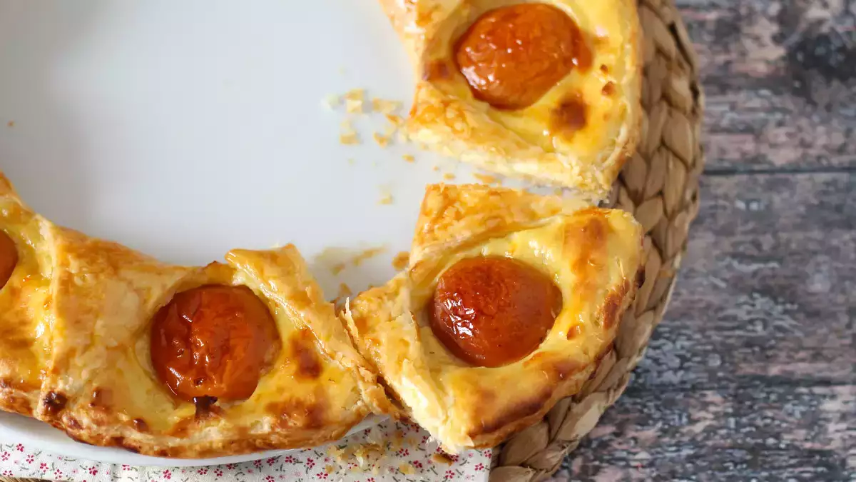 Daily Menu, 31 May: a delightful journey from sunrise rolls to sweet apricot pie