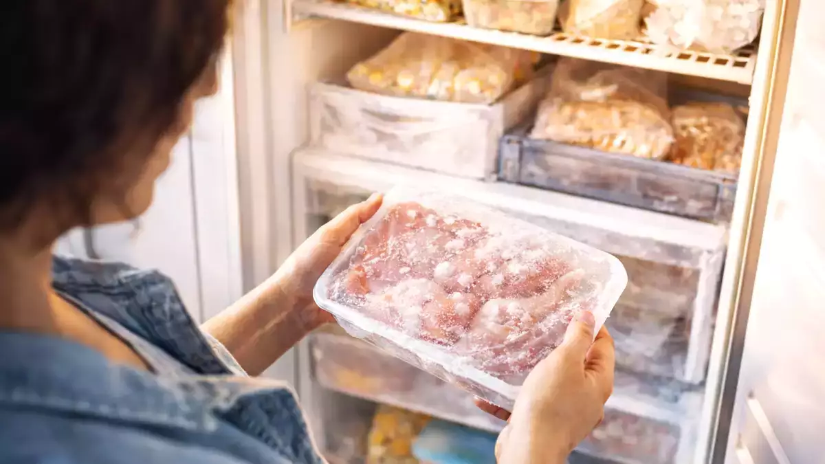 Forgot to defrost dinner? Try this simple trick that thaws food in minutes and saves your meal