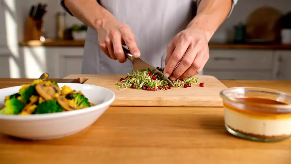 June 6th daily menu: try a refreshing salad, a satisfying curry and a luscious creamy dessert for dinner