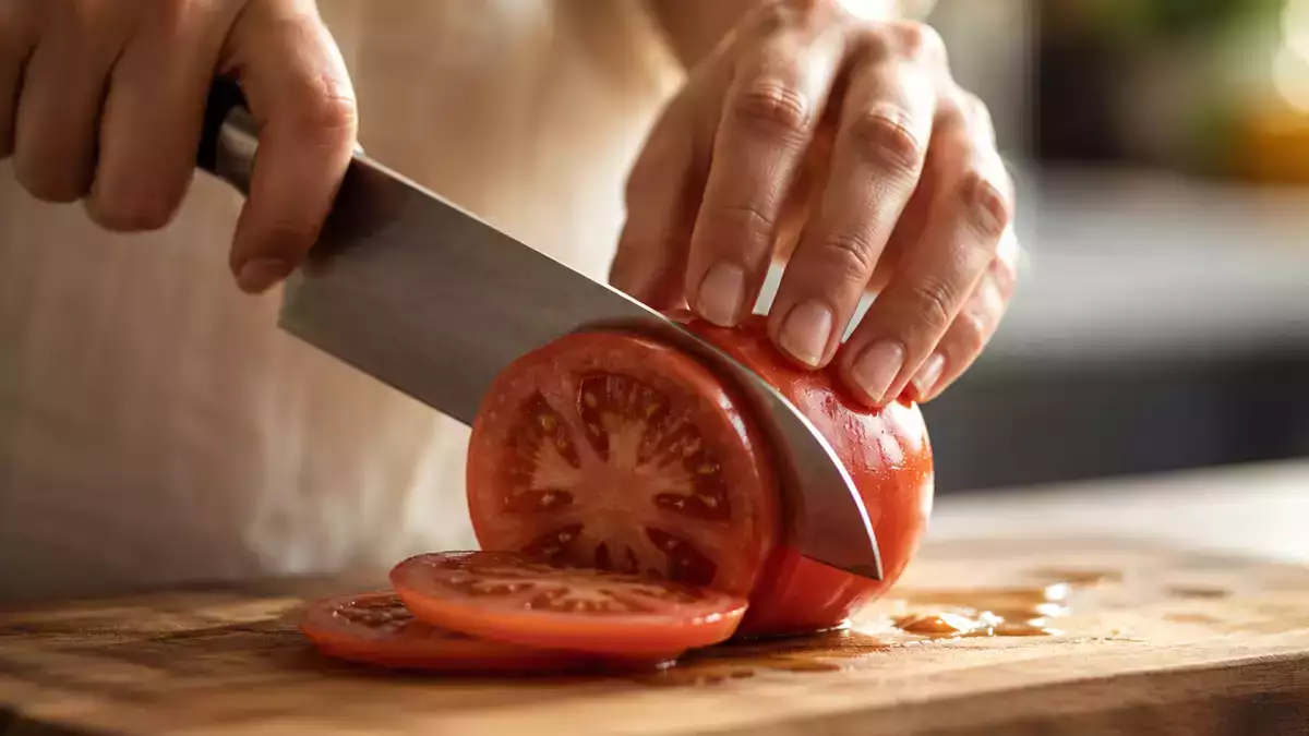 5 everyday kitchen ingredients that quietly damage your knives: what to avoid to keep edges sharp