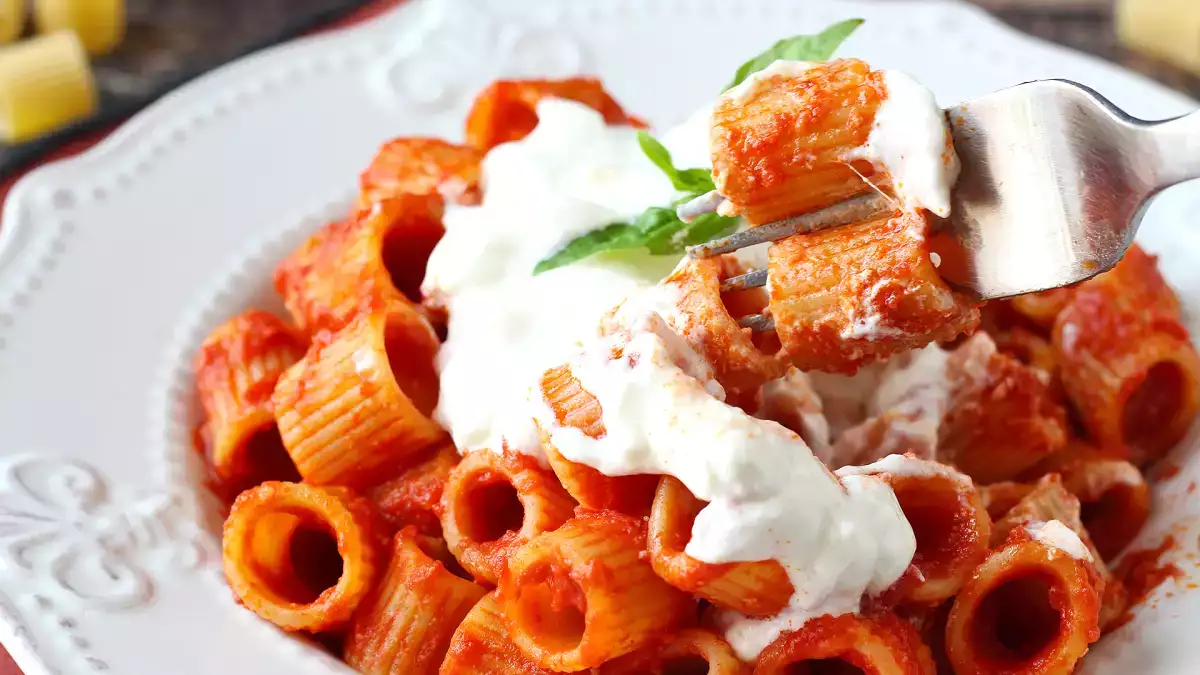 It's not the sauce! This single finishing touch makes simple tomato pasta taste truly memorable