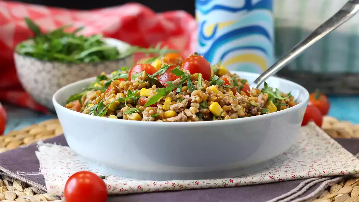 13 salads that are no longer boring: now satisfying, dinner-worthy main dishes for hot summer days