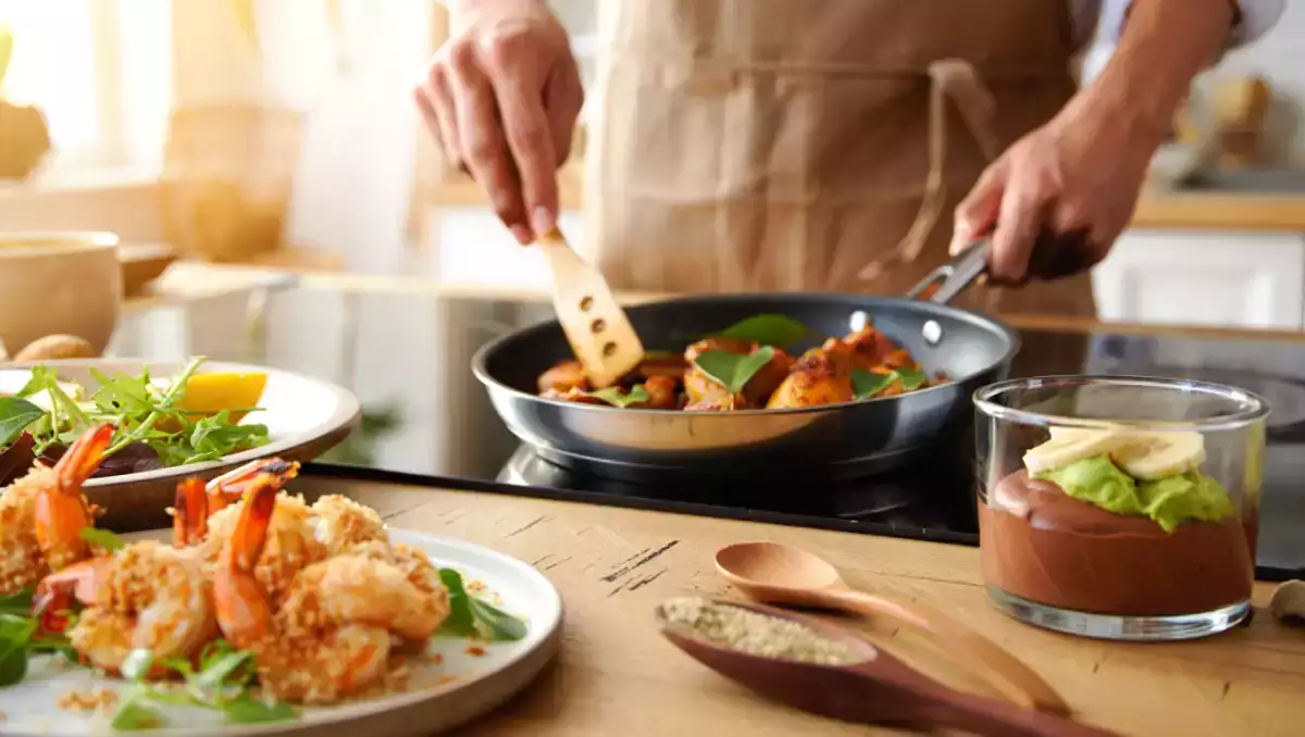 Daily menu, July 7th: a tropical feast with coconut shrimp, flavorful chicken, and a vegan dessert