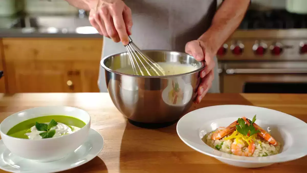 Daily menu, July 23: refreshing cold pea soup, elegant shrimp and lemon risotto, and delightful almond limoncello cake