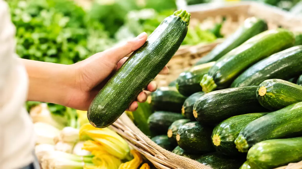 Want a better zucchini? how to choose fresh, firm ones every time by spotting small, overlooked clues