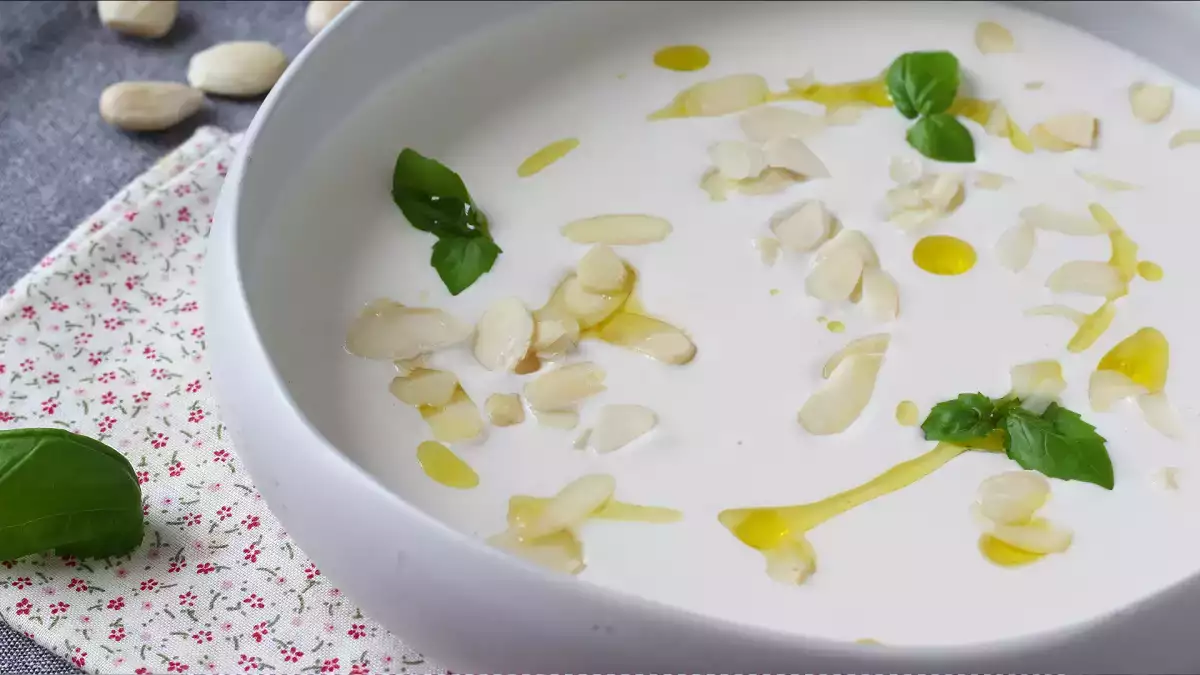 Master Spanish ajoblanco at home: simple, practical tips to make a smoother, creamier, well-balanced bowl
