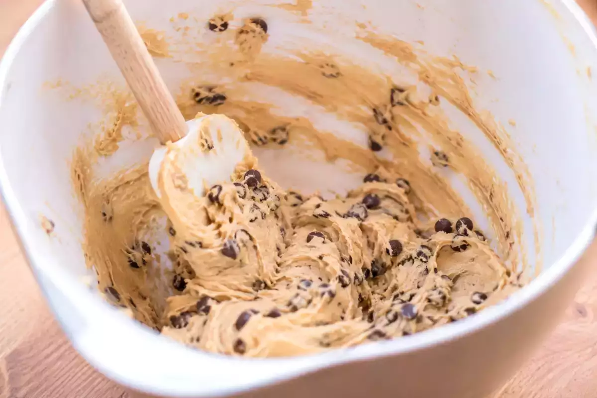 Before you lick the mixing bowl: what everyone should know about raw cake batter and leftovers